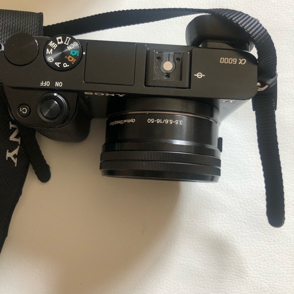 Sony a6000 mirrorless digital camera - Picture 2 of 6